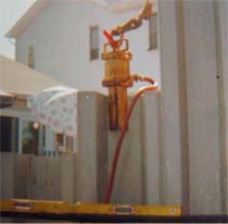 Using a vibration hammer to install bulk heading